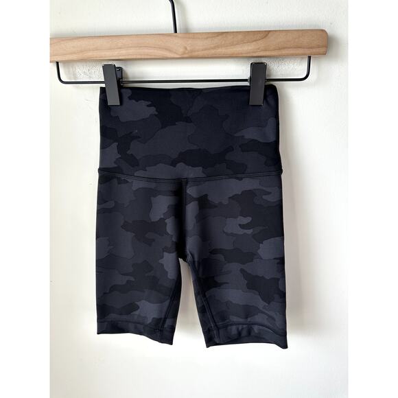 Lululemon Wunder Train HR Short 8" Size 0 Camo Everlux EUC - Picture 4 of 5